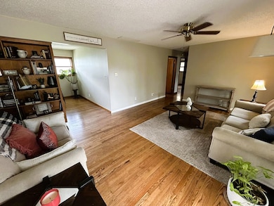 412 W 11th St, Larned, KS 67550 - photo 3