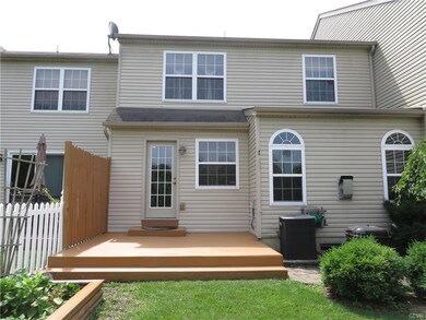 5567 Stonecroft Ln, Allentown, PA 18106 - photo 2