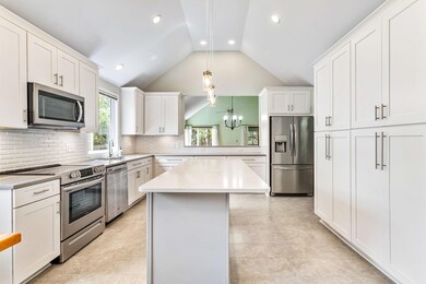 6-web-or-mls-1003 Embassy Row Way Coasta
