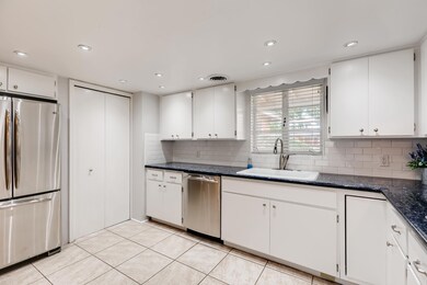 5746 N 19-009-009-Kitchen-MLS_Size