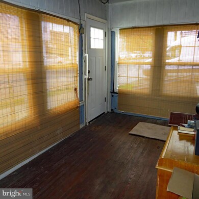 1300 E 11th St, Crum Lynne, PA 19022 - photo 5