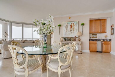 Dining area and Wet Bar