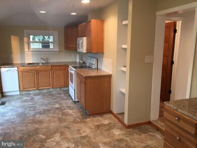 147 W Linden St, Clayton, NJ 08312 - photo 5