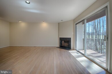 10448 Parthenon Ct, Bethesda, MD 20817 - photo 2