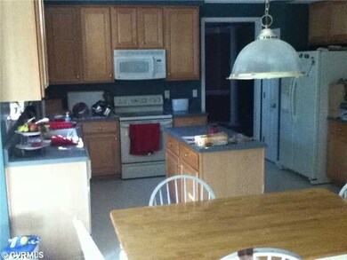 Kitchen - Large Eat-in Kitchen