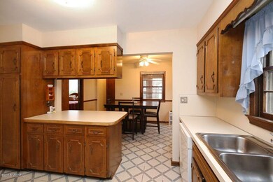 Kit with Dining area