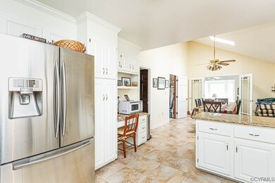 Kitchen with huge eat-in area!