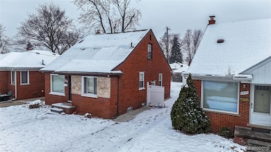 8467 Riverview St, Dearborn Heights, MI 48127 - photo 3