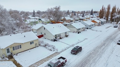 711 13th Ave W, Williston, ND 58801 - photo 4