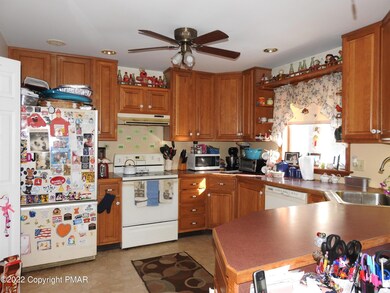 138 Meadow Dr, Effort, PA 18330 - photo 4