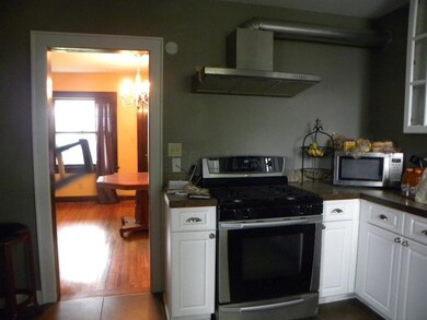 Stainless range with vented hood