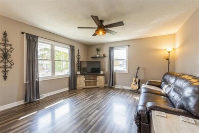 4225 Pineview Dr NE, Cedar Rapids, IA 52402 - photo 4