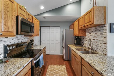 4521 N Thornhill Dr unit 206C, Peoria, IL 61615 - photo 7