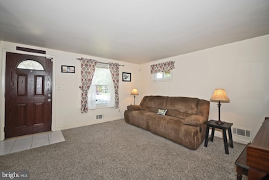 1011 Foxwood Ln, Essex, MD 21221 - photo 5