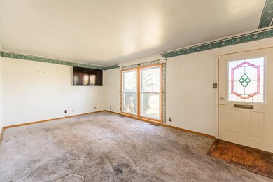 1023 Chippewa Cir, Carpentersville, IL 60110 - photo 2