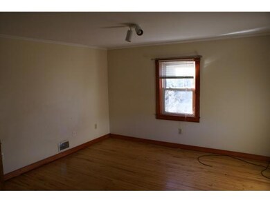 724 Hanover St, Claremont, NH 03743 - photo 7