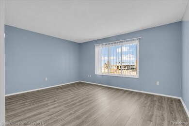 328 E Elmwood Ave unit 24, Clawson, MI 48017 - photo 2