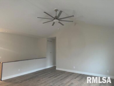 4906 Willow Cir, Davenport, IA 52806 - photo 3