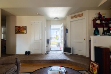 2520 NE 9th St 3 of 19