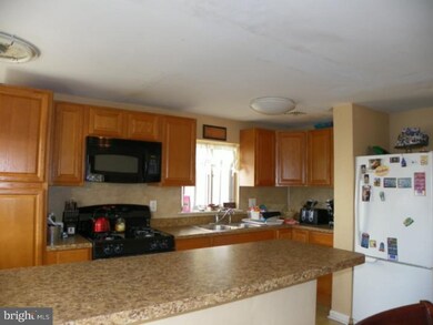 2733 Maxwell St, Philadelphia, PA 19136 - photo 4