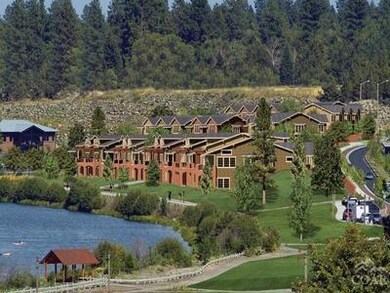 854 SW Crestline Dr, Bend, OR 97702 - photo 2