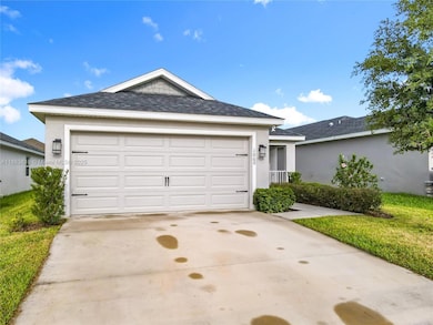 1060 Cascade Dr, Davenport, FL 33837 - photo 2