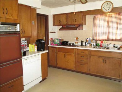 Kitchen LOT S OF CABINET SPACE