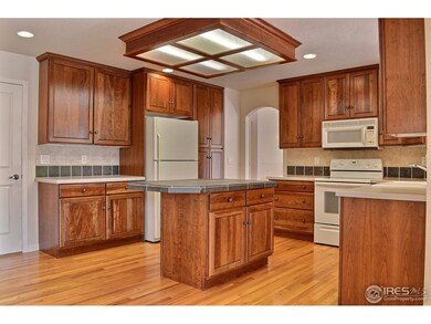 Large Eat-In Kitchen