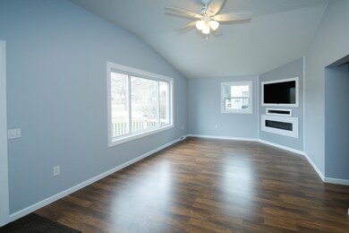890 Riverview-103