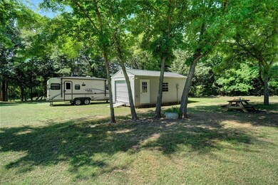 1524 Florence Dr, Azle, TX 76020 - photo 3