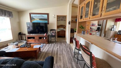 Living Room & Breakfast bar