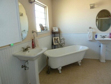 Master Bath/Spa.