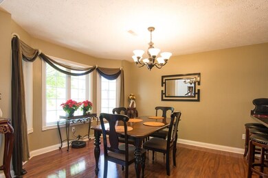  Eatin kitchen with a nice view and lots of natural light flowing through the large windows! Plenty of room for many to gather around the table!