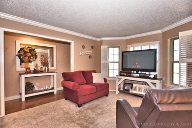 Cute as a button! This formal living room is perfe