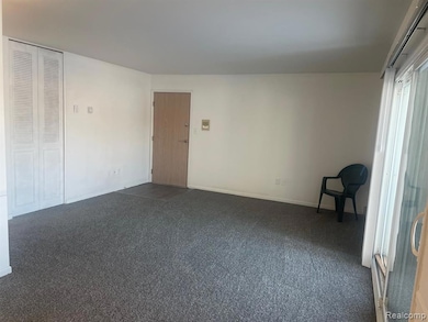 1824 Colonial Village Way unit 2, Waterford, MI 48328 - photo 3