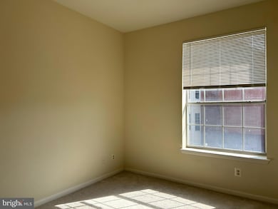 660 Gateway Dr SE unit 103, Leesburg, VA 20175 - photo 7