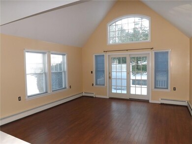 Nice sized living room dining room...