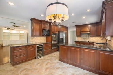 10106 Pine Forest Rd, Houston, TX 77042 - photo 6