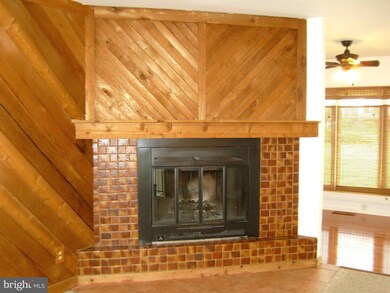 605 Mulberry Ln, Edgewood, MD 21040 - photo 5