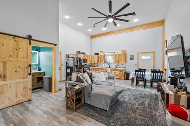 13-web-or-mls-414 N. Goodbread St-113