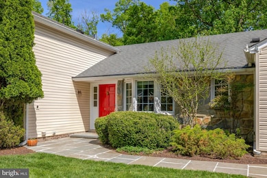 9001 Streamview Ln, Vienna, VA 22182 - photo 3