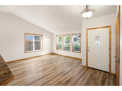 586 Creswood Loop, Creswell, OR 97426 - photo 6