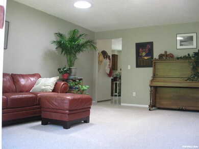 719 SE Mayberry Ave, Corvallis, OR 97333 - photo 2