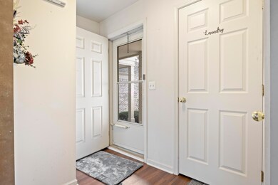 4753 Grove - INT-3
