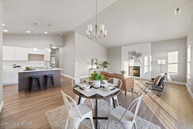 07-8302 N Oak Court-007