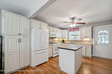 0009-11Kitchen & Dining Room
