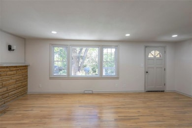 909 S Appleton Ave, Independence, MO 64054 - photo 6