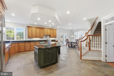 7931 Lakenheath Way, Potomac, MD 20854 - photo 4