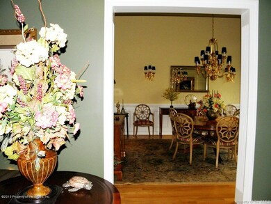 5 Foyer to Dining Room