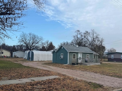 630 Linden St, Sutherland, NE 69165 - photo 2